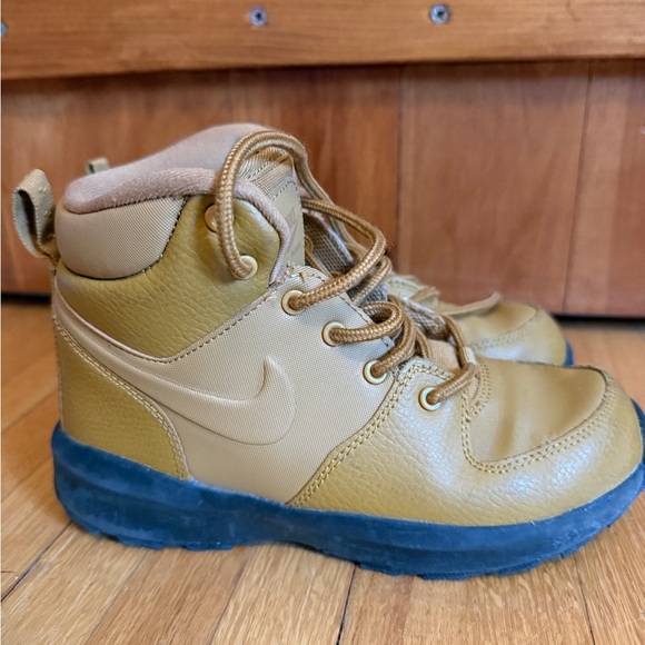 Nike Other - Nike Kids Tan and Navy Boots